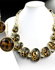Classy Cheetah Girl Necklace Set